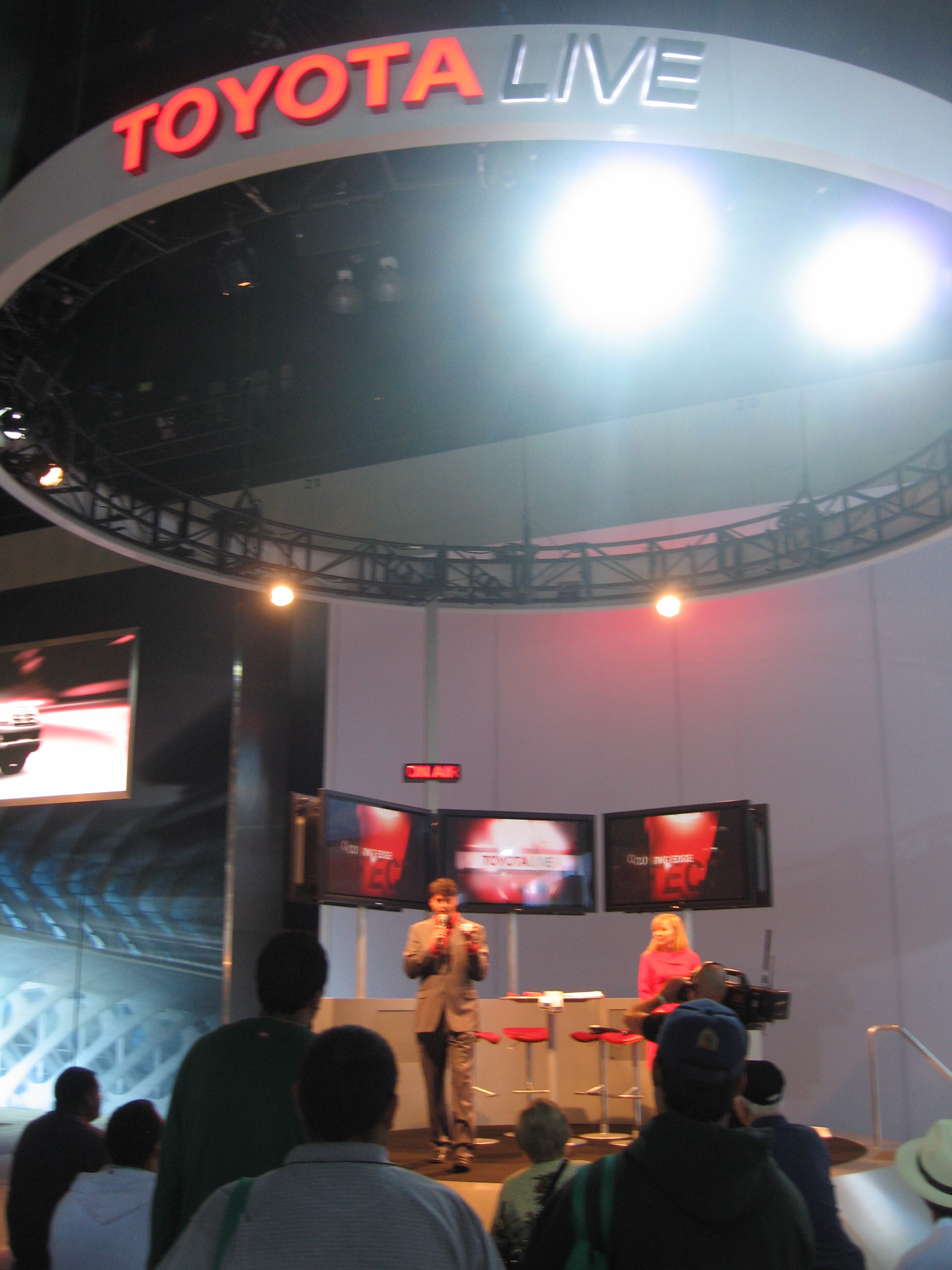 TOYOTA LIVE